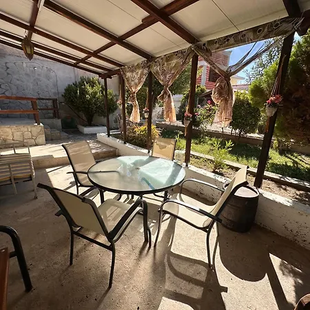 بيت للعطل къща с четири спални двор с барбекю Néa Péramos