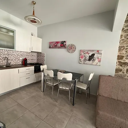 بيت للعطل къща с четири спални двор с барбекю