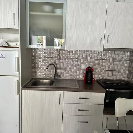 къща с четири спални двор с барбекю بيت للعطل