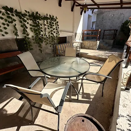 Hébergement de vacances къща с четири спални двор с барбекю Néa Péramos