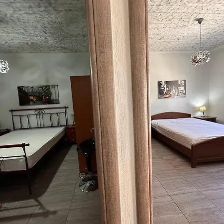 къща с четири спални двор с барбекю * Néa Péramos