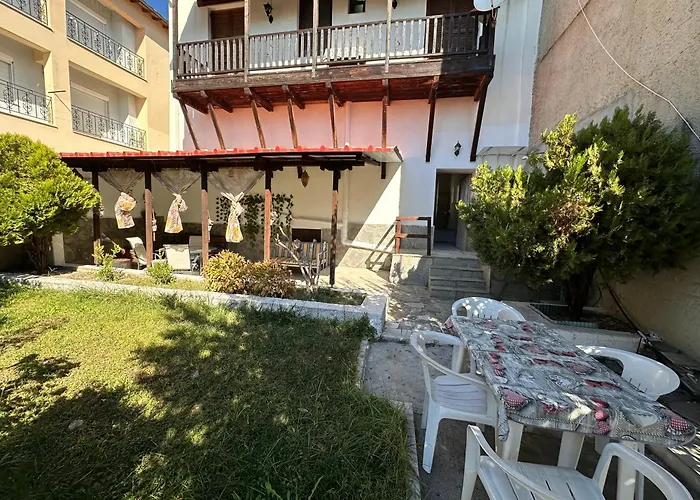 Дом отдыха къща с четири спални двор с барбекю